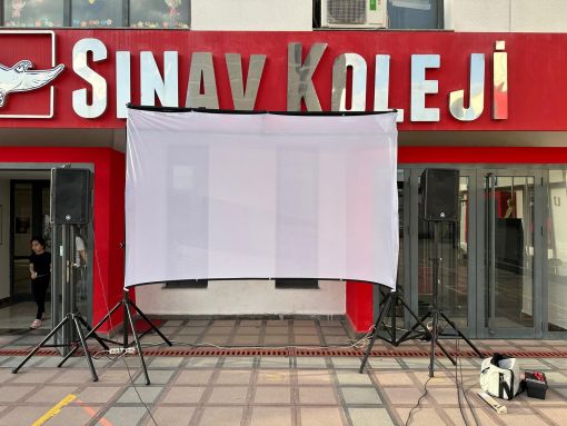 açık hava sinema gösterimi