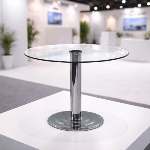 Fuar standı için kiralık cam masa ve kadife sandalye oturma grubu.