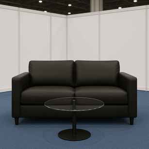 Fuar standında kurulu VIP koltuk kiralama hizmeti, cam masa ve lounge oturma grubu.