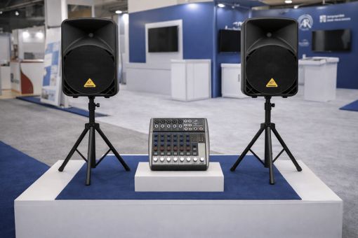 Fuar alanı için kiralık hoparlör, tripod stand ve mikserli ses sistemi kurulumu.