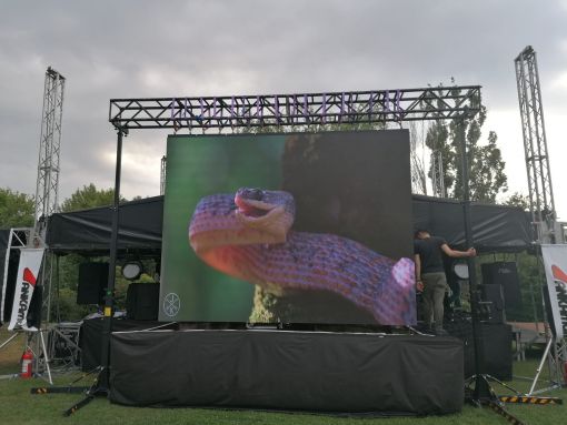 açık hava sinema gösterimi